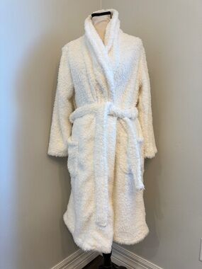 Ulta Plush Robe NWT White Fuzzy Cozy Bathrobe S/M Soft Spa Lounge